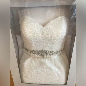 NEW Sweetheart Trumpet Wedding Dress with Beaded Sash